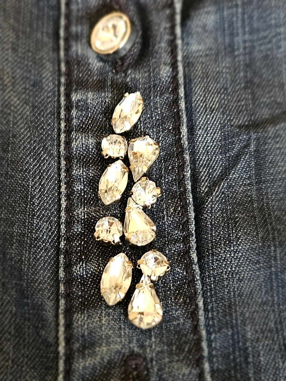 Chico's Embellished Denim Tencel Shirt Size 2 Blue Rhinestone Collar Blouse NWT - Picture 11 of 14